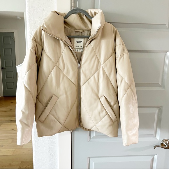 Abercrombie Oversized Vegan Leather Quilted Bomber Jacket - Picture 3 of 6